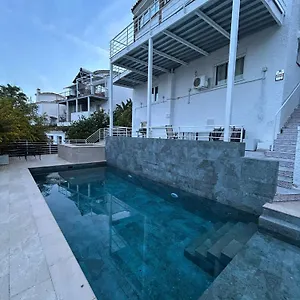 Villa Dream With Heated Swimming Pool, Jacuzzi, Waterfall, Heating Is Extra, Benalmádena